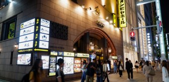 Ginza Lion 7-Chome (Tokyo), Entrance of the beer hall viewed from the street