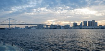 Hotaluna Cruise (Tokyo), View on the Rainbow Bridge from the ship