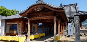 Zentsu-ji (Shikoku), Ema and amulet Pavilion, Sai-in Tanjo-in enclosure