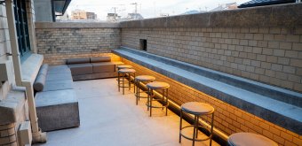 Marufukuro Hotel (Kyoto), Outdoor part of the hotel's bar