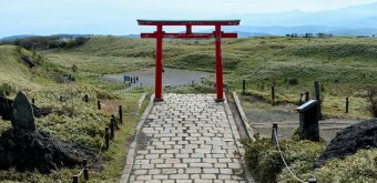 Mototsumiya-jinja (Hakone), The shrine's torii gate at the top of Mount Komagatake