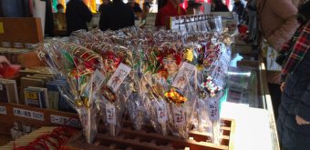 Koto (Tokyo), Kumade lucky rakes for sale at Naritasan Fukagawa Fudo-do in January 3