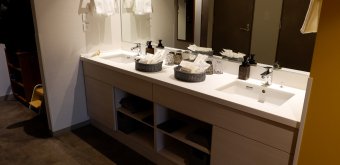 The Royal Park Hotel Maihama Resort Tokyo-Bay (Chiba), Bathroom in the Standard Deluxe Quad Mexican Sunflower Room