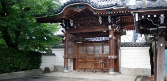 Azabu-Juban (Tokyo), Traditional gate at Zenpuku-ji temple in Moto-Azabu