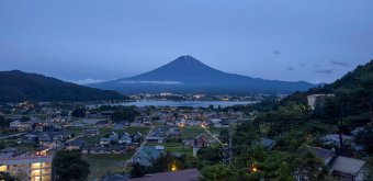 Mt.Fuji Glamping Terrace MINENOHANA (Kawaguchiko), View on Mount Fuji at nightfall