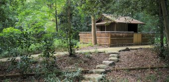 Tadasu no Mori (Kyoto), Kamo no Chomei hermitage hut in the forest
