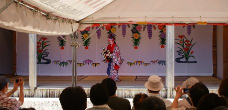 Artistic performance at Shuri Castle (in 2009)
