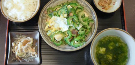 Okinawa Cuisine, Goya Shampuru dish