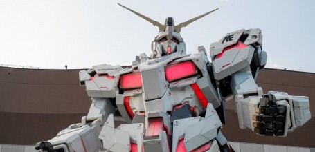 Life-sized RX-0 Unicorn Gundam statue