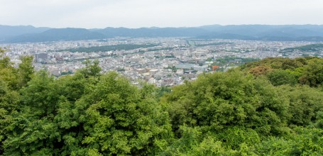 Shogunzuka (Kyoto), View on the city and the surrounding mountains from the observation deck