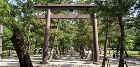 Izumo Taisha (Shimane), Matsu no Sando central path for the kami gods and the Emperor