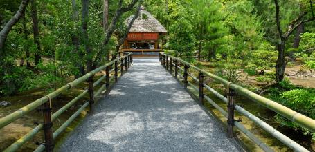 Kinkaku-ji (Kyoto), A temple alley and amulet shop in June 2020