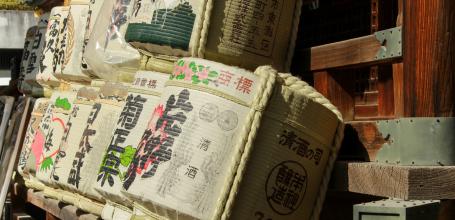 Osaka Tenmangu, Sake barrels offerings