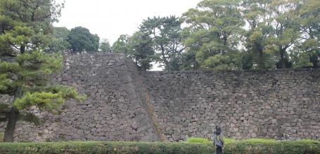 Kokyo Higashi Gyoen (Tokyo), Old fortification walls