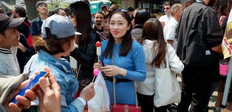 Kanamara Matsuri, Visitors enjoying local specialties