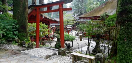 Futarasan-jinja, Nikko, Torii gate and view on the shrine's grounds