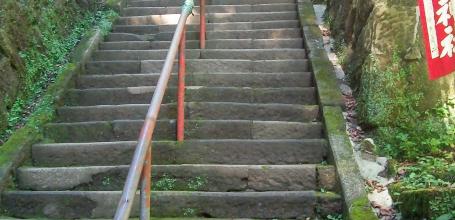 Sasuke Inari-jinja (Kamakura), Stairway