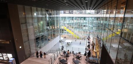 Shibuya Stream (Tokyo), Terraces at the entrance