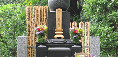 Myohon-ji (Kamakura), Funerary monument Rekidai-byo