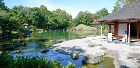 Yokokan Garden (Fukui), Overview of the pond and the residence