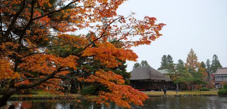 Aizu-Wakamatsu, Oyakuen garden in autumn 2