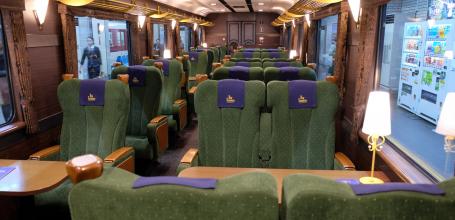 Blue Symphony, Inside view of the train connecting Osaka and Yoshino