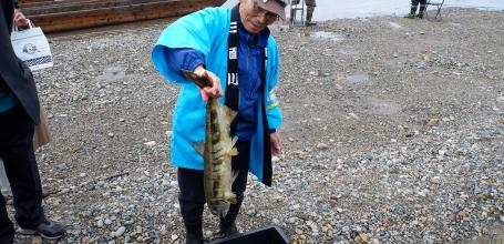 Murakami (Niigata), A fisherman and the salmons he caught on Miomote River
