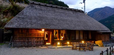 Alex Kerr's Country Houses (Shikoku), Former thatched roof farmhouse