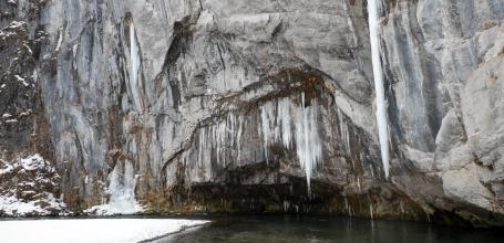 Geibikei Gorge (Iwate) in winter