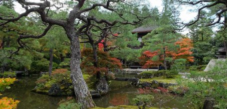 Ginkaku-ji (Kyoto), Kannen-do Ginkaku pavilion and Kogetsudai cone in autumn