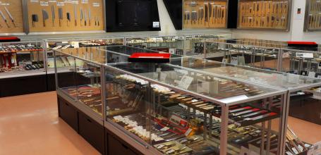 Sakai City Traditional Crafts Museum, Japanese knives display