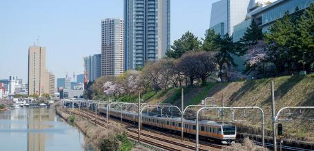 Sotobori Park (Tokyo), View on the former moats and a Chuo JR train bound for Iidabashi
