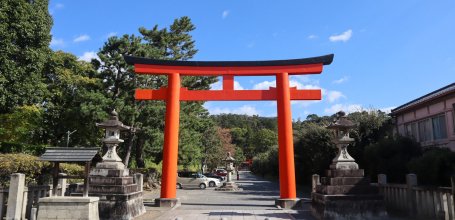 Yoshida-jinja (Kyoto), Great torii gate at the entrance of the shrine 3