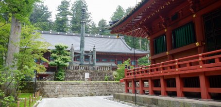 Rinno-ji (Nikko), Near Sanbutsudo main hall