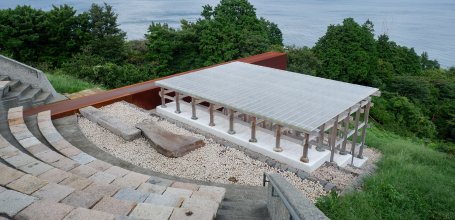 Enoura Observatory (Odawara), Reconstitution of a Roman theater