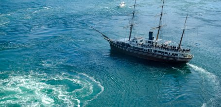 Naruto Whirlpools, Tourist ship nearing a whirlpool