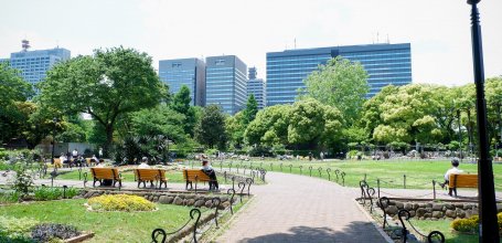 Hibiya Park (Tokyo), Alley of the public garden in spring