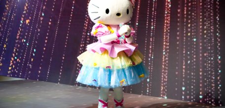 Hello Kitty Show Box (Awaji), Hello Kitty on stage