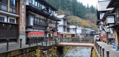 Ginzan Onsen (Yamagata), View on the thermal village and its traditional architecture 4