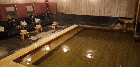 Kawayu Onsen Fujiya (Kumano Kodo), Shared bath with a wooden tub