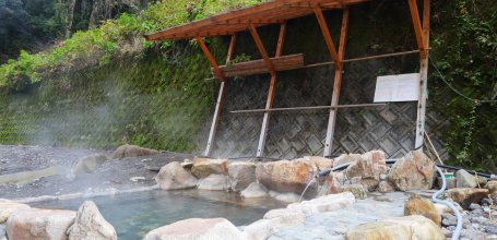 Kawayu Onsen Fujiya (Kumano Kodo), Outdoor hot bath on the river bed