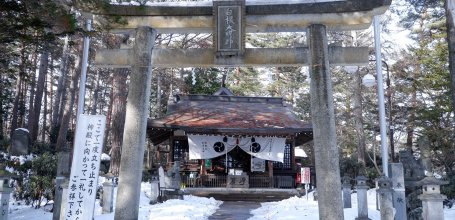 Shirane-jinja (Kusatsu), Torii gate and worship pavilion