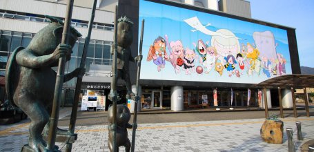 Sakaiminato (Tottori), JR station decorated with Shigeru Mizuki's yokai and manga characters