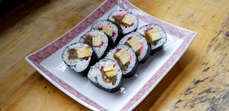 Hatsumi Zushi Honten (Fukui), Traditional Futomaki sushi plate