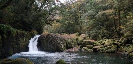 Kikuchi Gorge (Kumamoto), View on a waterfall at the end of autumn