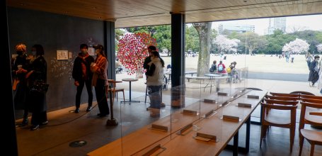 Starbucks Shinjuku Gyoen (Tokyo), Inside view of the shop 