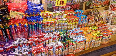 Daiba 1-chome Shotengai (Tokyo), Umaibo traditional snacks