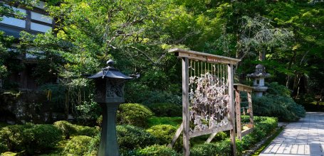 Hiyo Koke no Sato (Ishikawa), Omikuji paper slips at Hiyo shrine