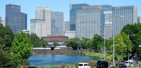 Hibiya (Tokyo), Moats of the Imperial Palace and Hibiya-dori's skyscrapers