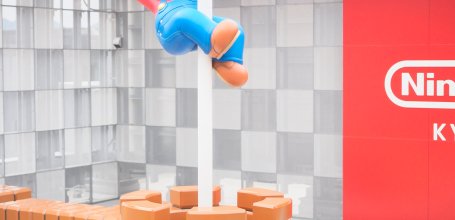 Nintendo Kyoto (Takashimaya), Life-size decors from Mario games on the roof top 2